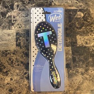 Wet brush just shine with a T